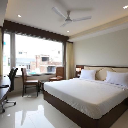 Hotel The Bellevue Indore Ngoại thất bức ảnh