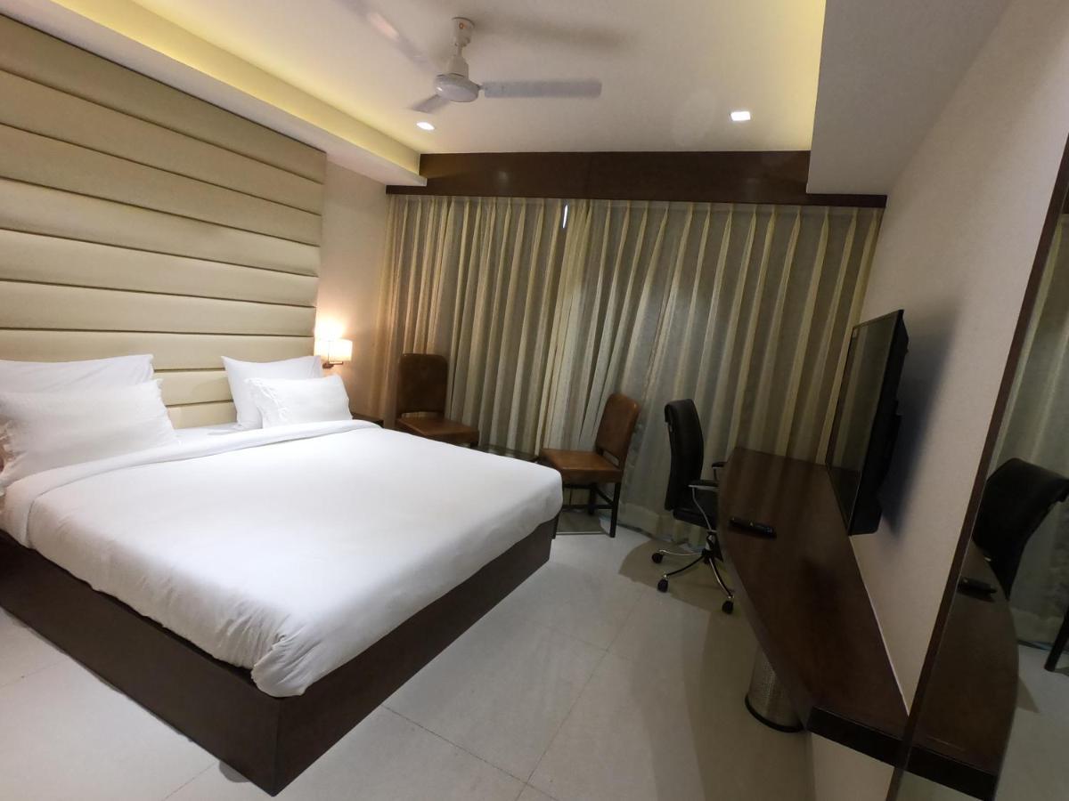 Hotel The Bellevue Indore Ngoại thất bức ảnh