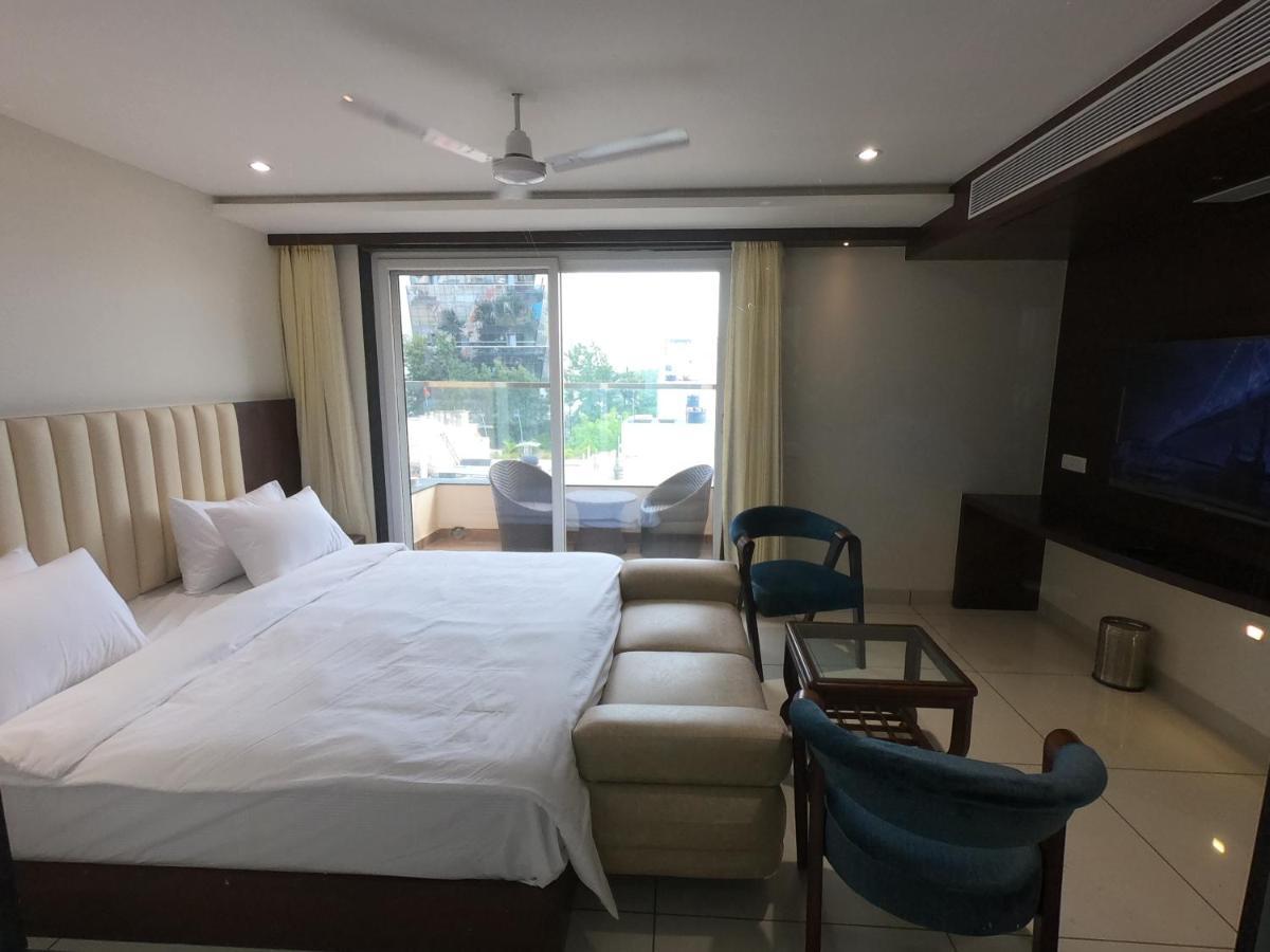 Hotel The Bellevue Indore Ngoại thất bức ảnh