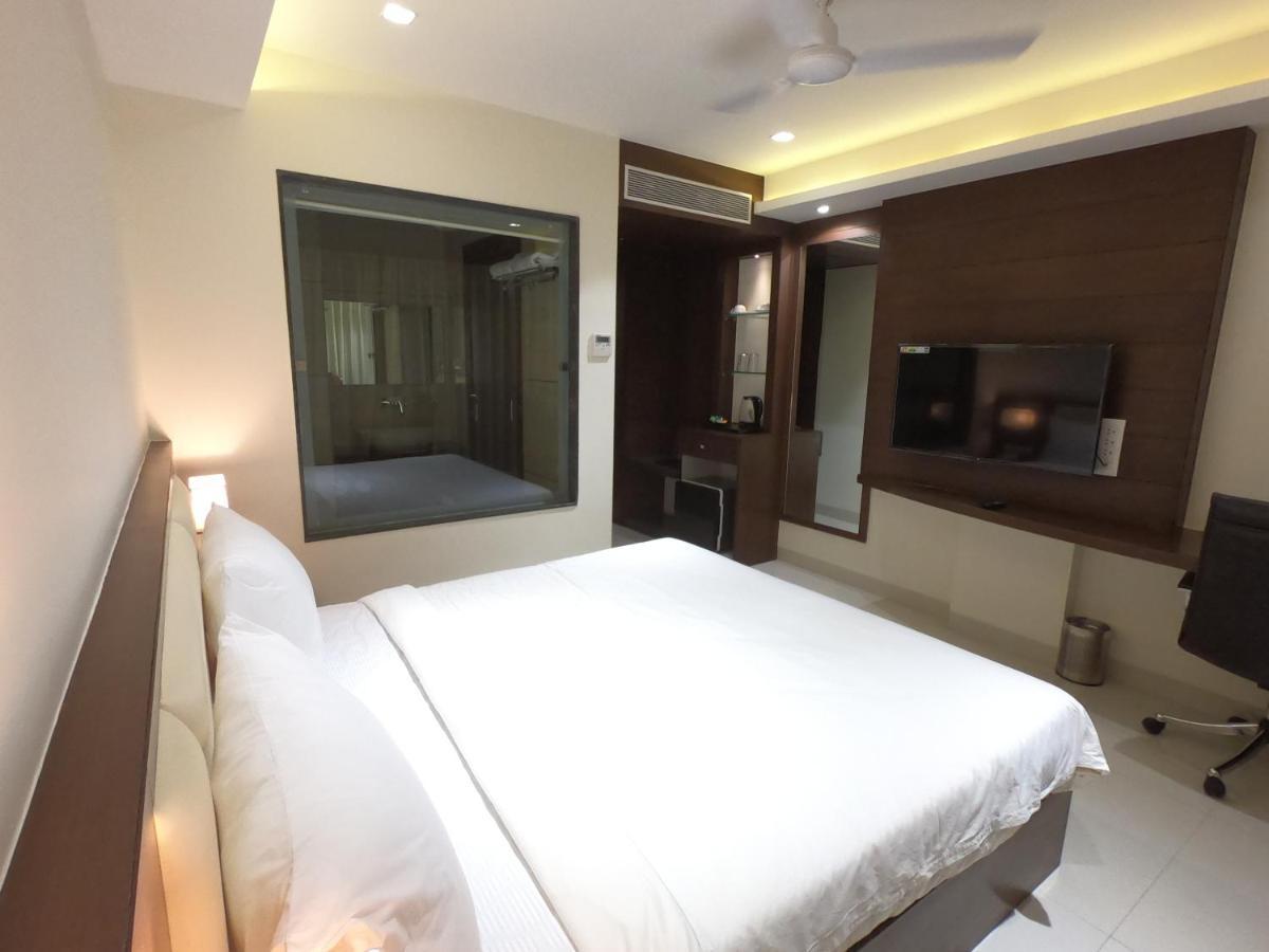 Hotel The Bellevue Indore Ngoại thất bức ảnh