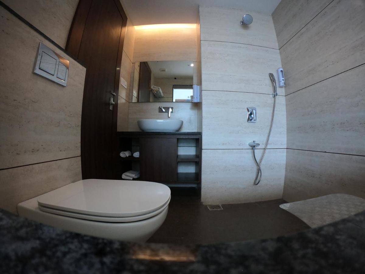 Hotel The Bellevue Indore Ngoại thất bức ảnh