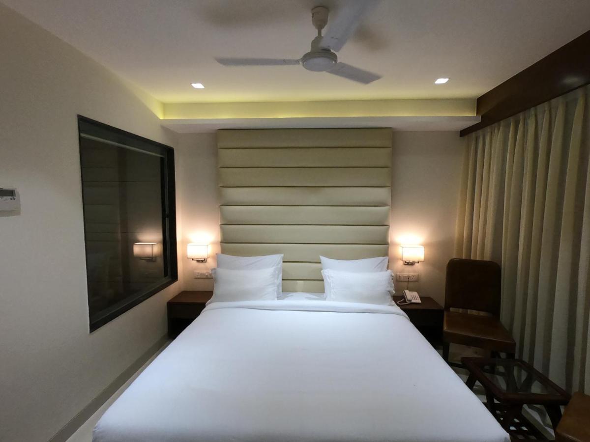 Hotel The Bellevue Indore Ngoại thất bức ảnh