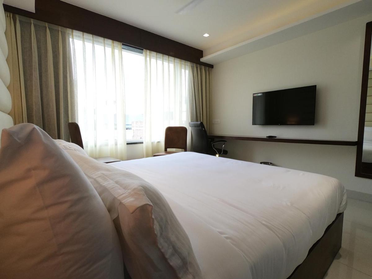Hotel The Bellevue Indore Ngoại thất bức ảnh