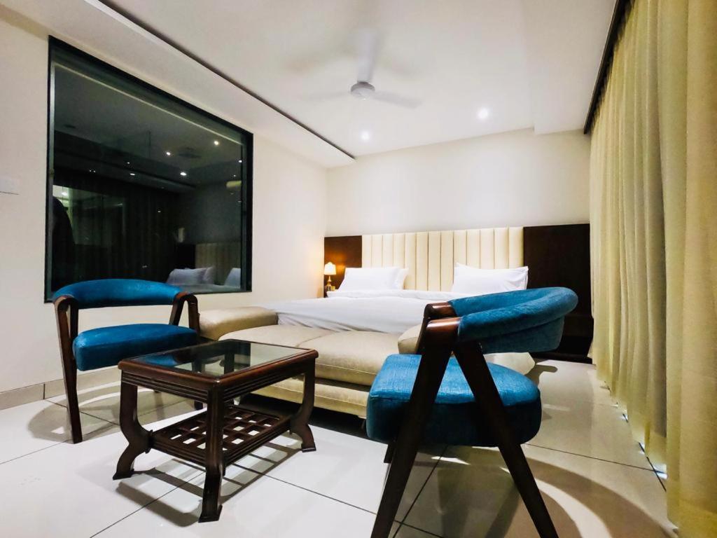 Hotel The Bellevue Indore Ngoại thất bức ảnh
