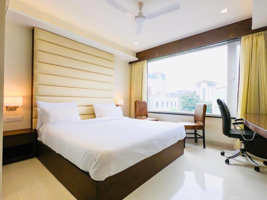 Hotel The Bellevue Indore Ngoại thất bức ảnh